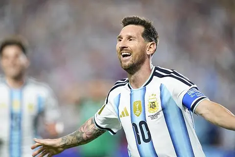 كاتب التاريخ لا يعرف سواه.. كيف ظهر ليونيل ميسي مع الأرجنتين أمام الجزائر؟